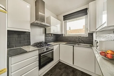Flat Maysoule Road in Greater London