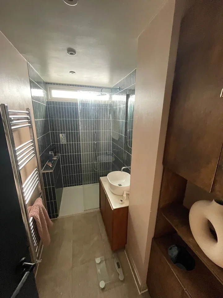 Room Unwin Close in Greater London