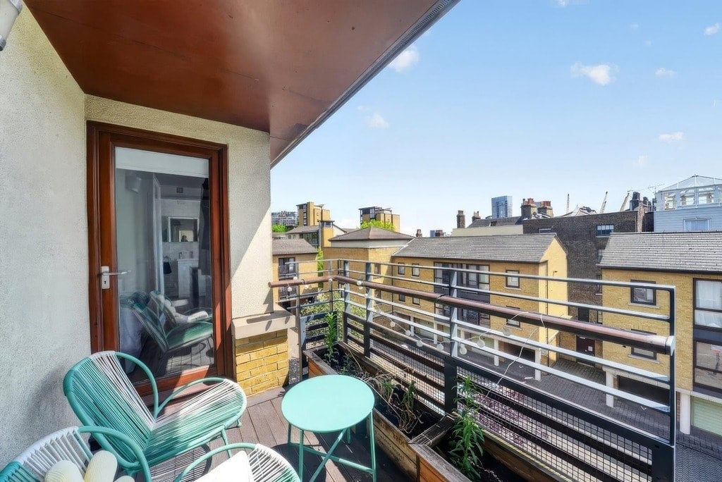 Flat Vantage Mews in Greater London