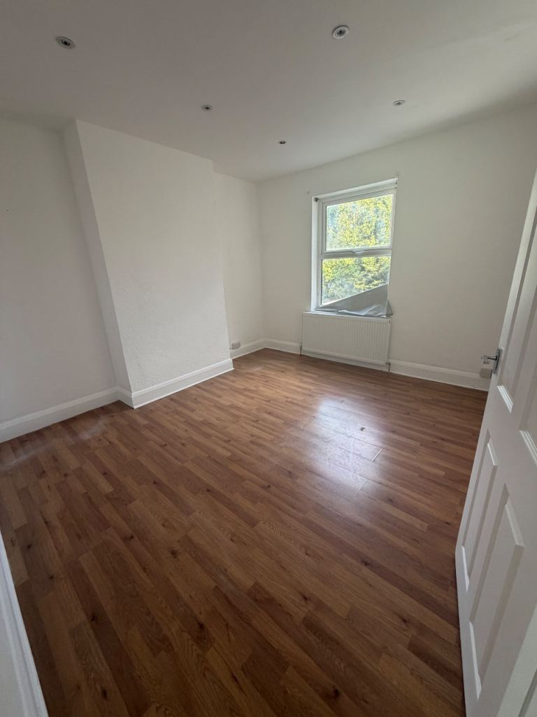 Flat Chigwell Road in Greater London