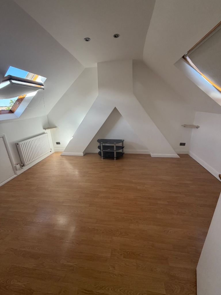 Flat Chigwell Road in Greater London