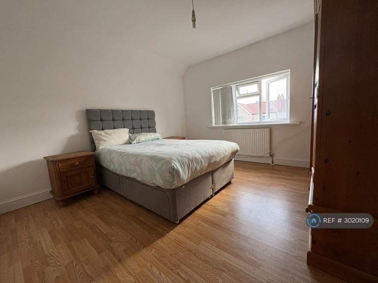 House Costons Avenue in Greater London