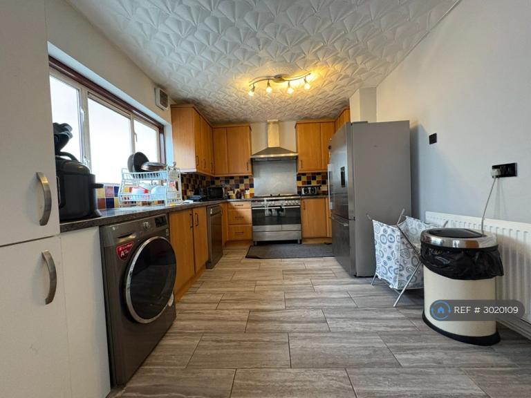 House Costons Avenue in Greater London