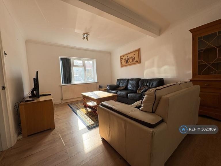 House Costons Avenue in Greater London