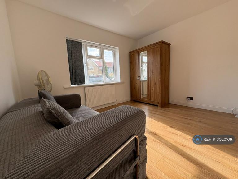 House Costons Avenue in Greater London