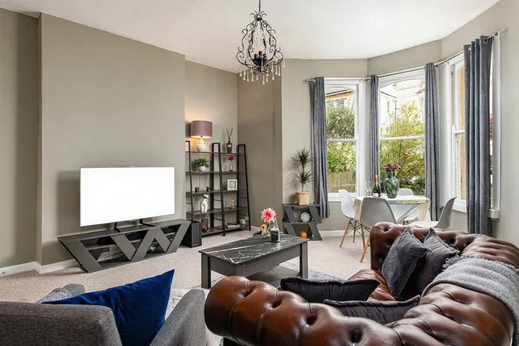 Flat East Shrubbery in Bristol