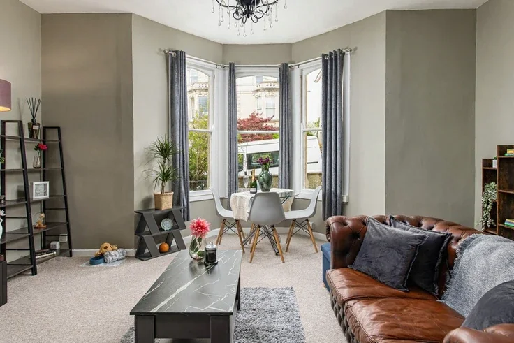 Flat East Shrubbery in Bristol