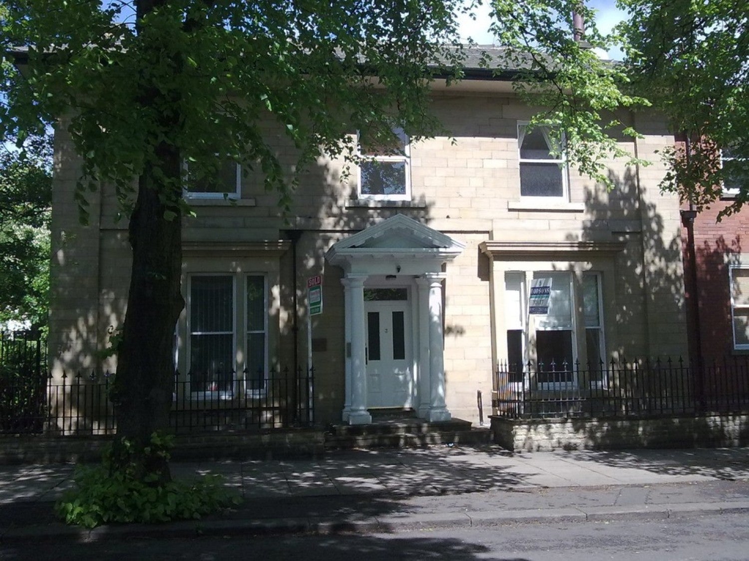 Flat Wentworth Terrace in Wakefield