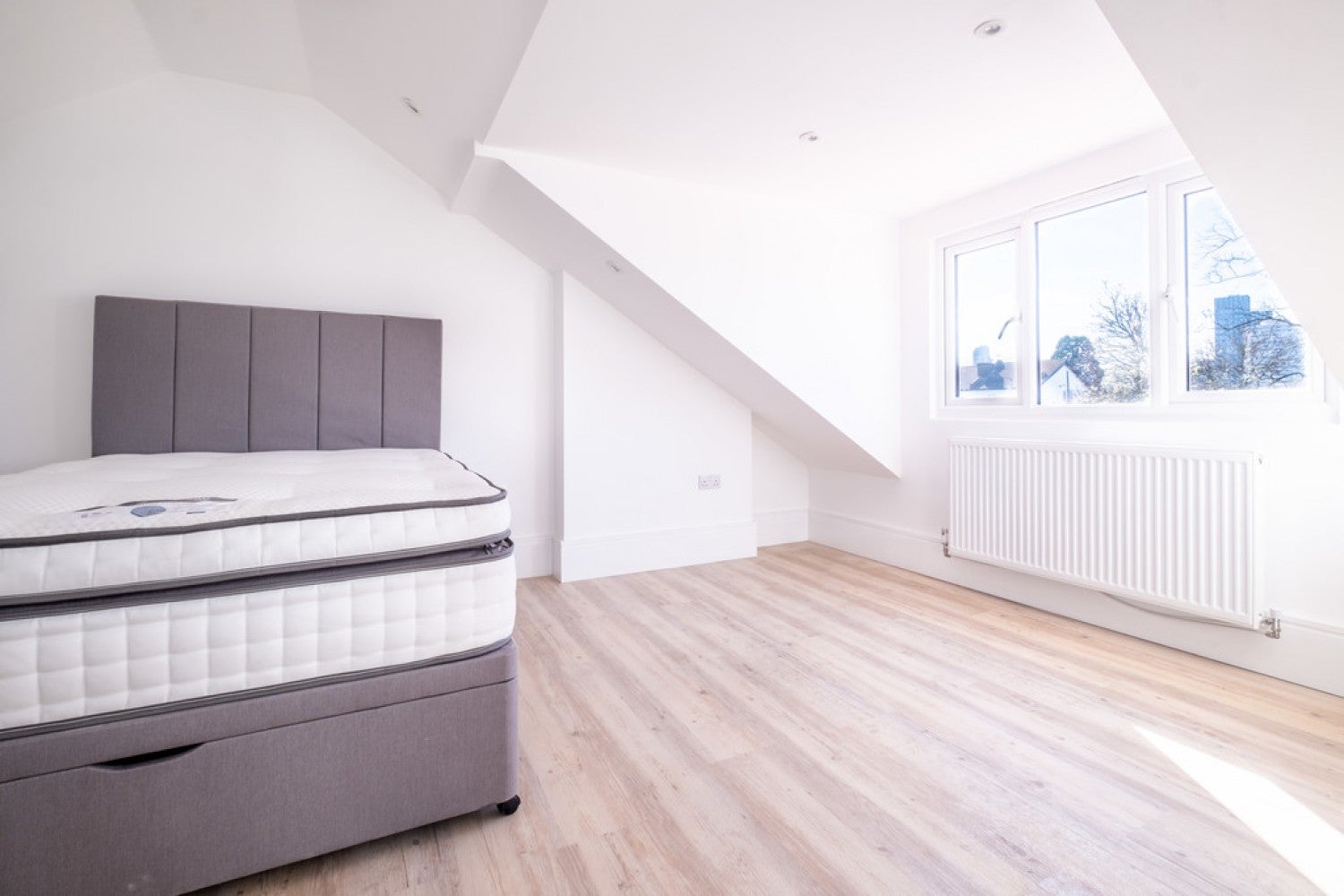 Room Canning Road in Greater London
