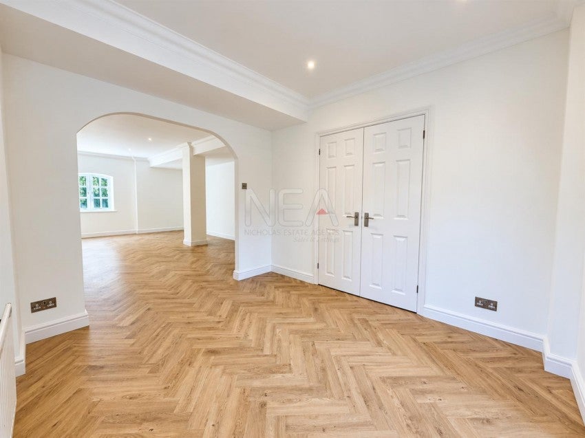 Flat Burghfield Road in Reading