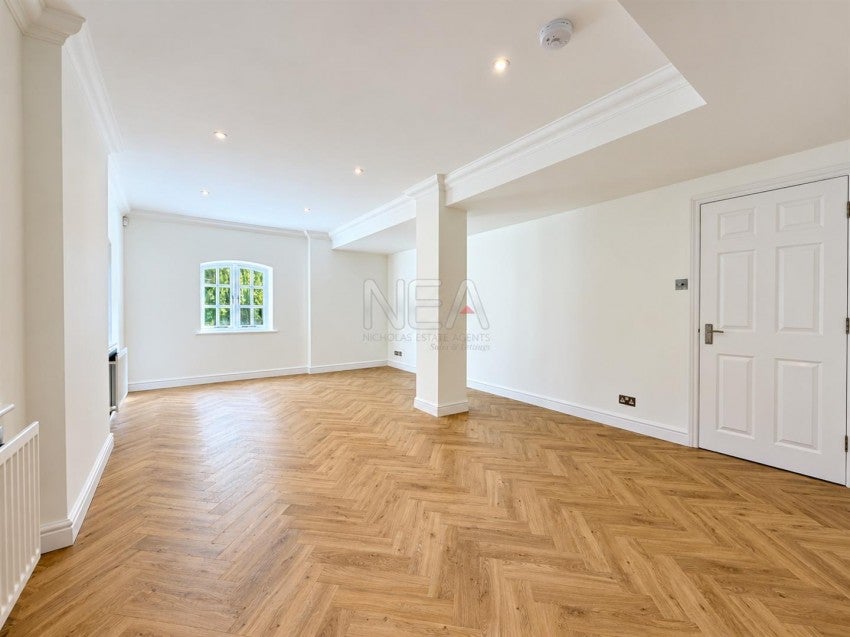 Flat Burghfield Road in Reading
