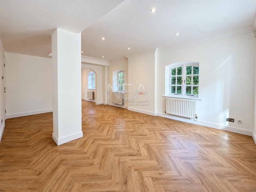 Flat Burghfield Road in Reading