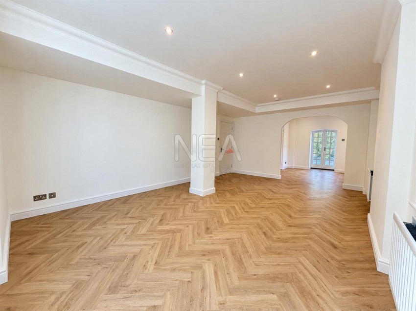 Flat Burghfield Road in Reading