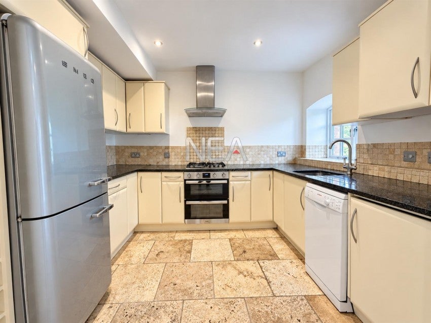 Flat Burghfield Road in Reading
