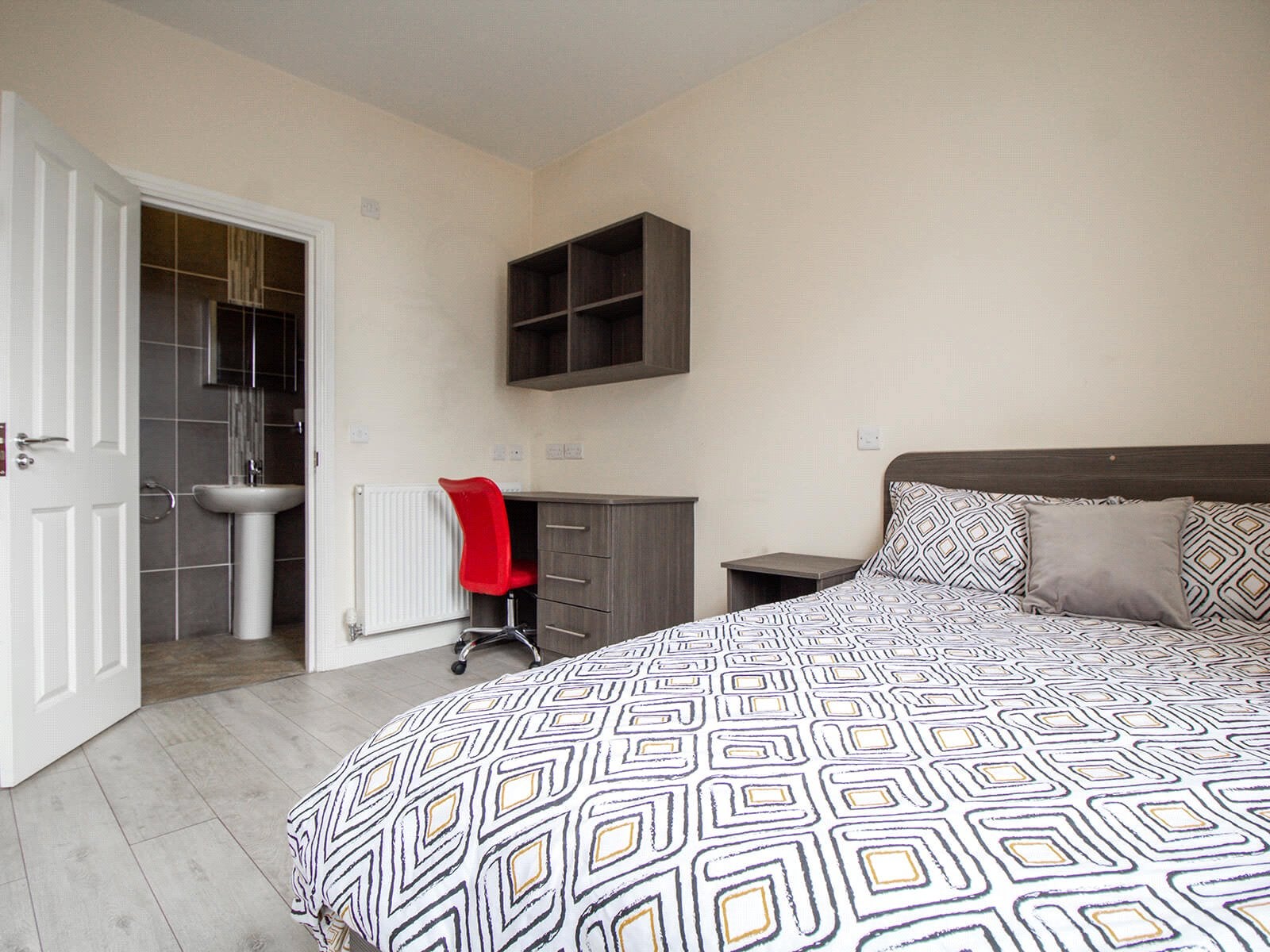 Flat Clarendon Road in Leeds