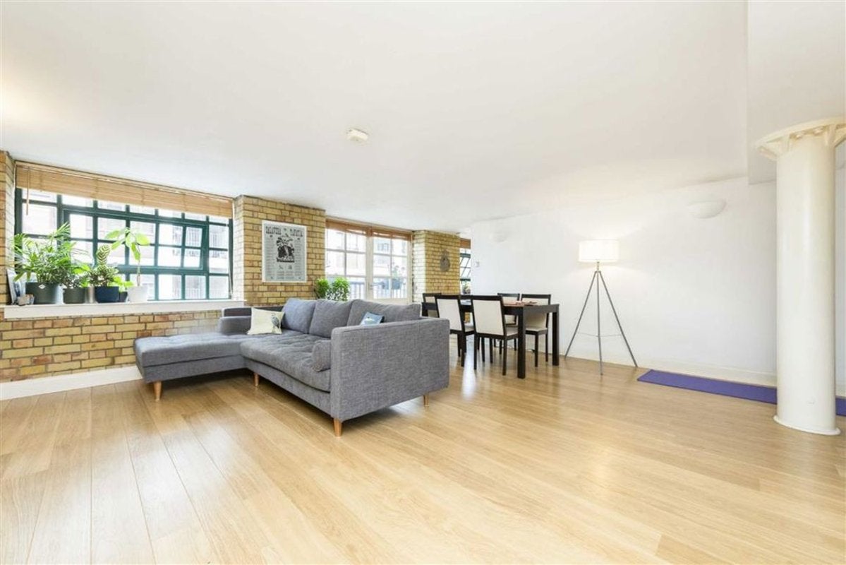 Flat Wapping Wall in Greater London
