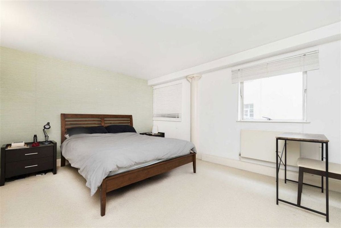 Flat Wapping Wall in Greater London
