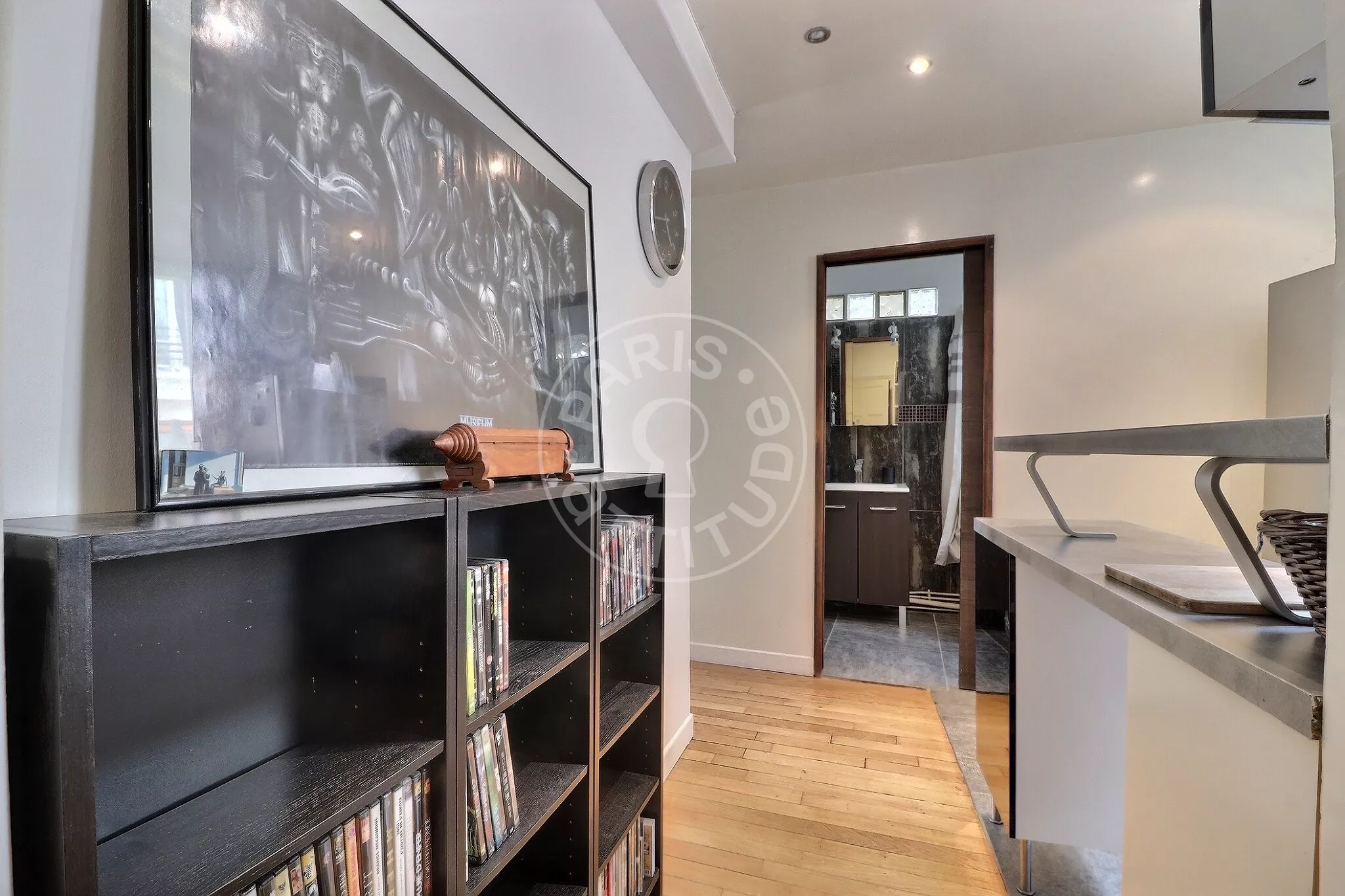 Flat Rue Montcalm in Paris