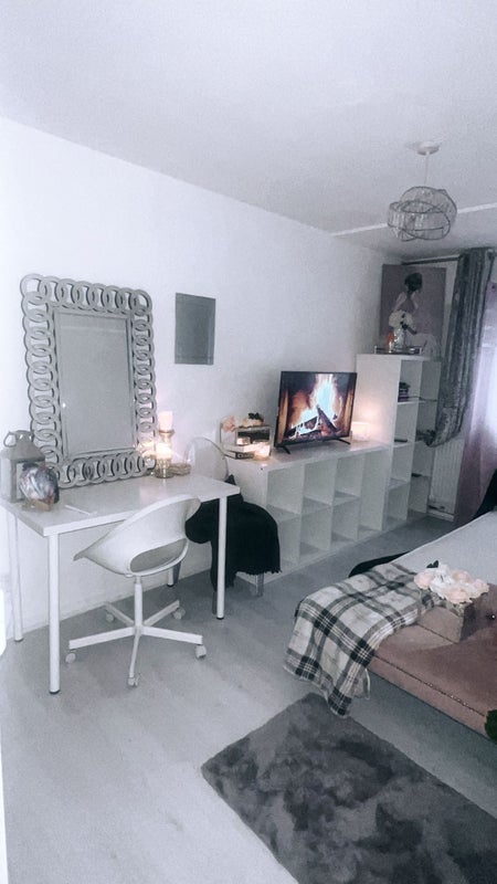 Room Briset Way in Greater London