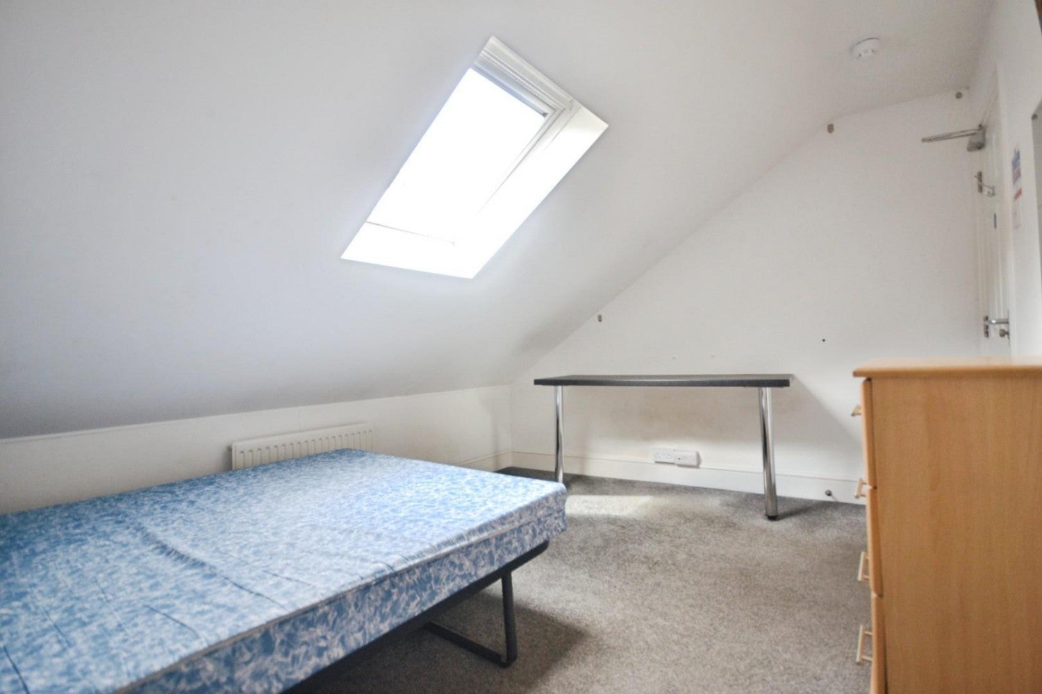 Flat Granby Gardens in Reading