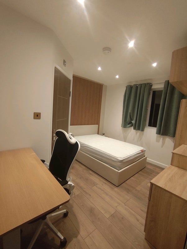 Room Freeburn Causeway in Coventry