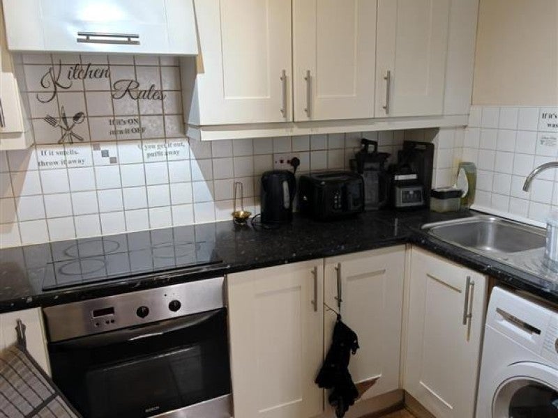Flat Peterhouse Close in Peterborough