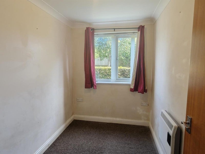 Flat Peterhouse Close in Peterborough