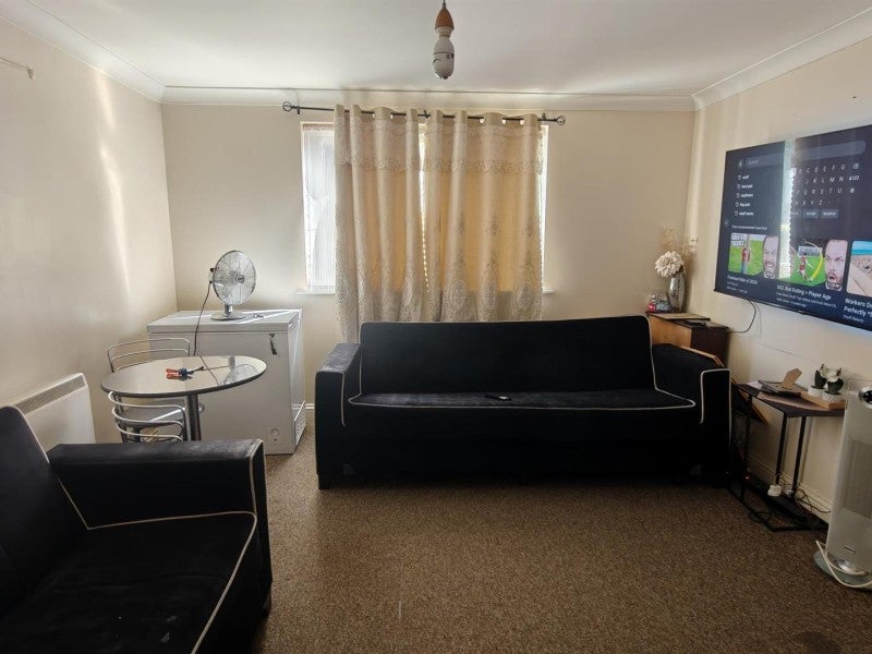 Flat Peterhouse Close in Peterborough