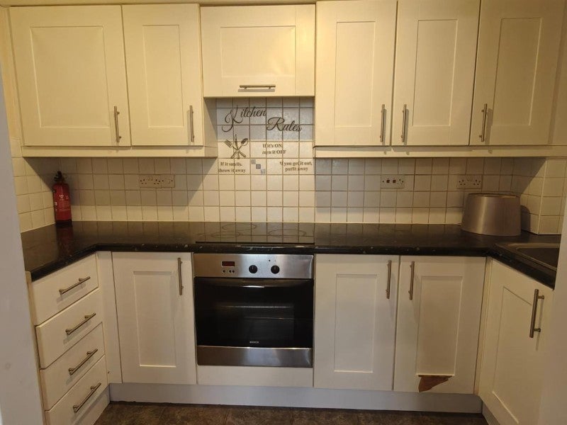 Flat Peterhouse Close in Peterborough