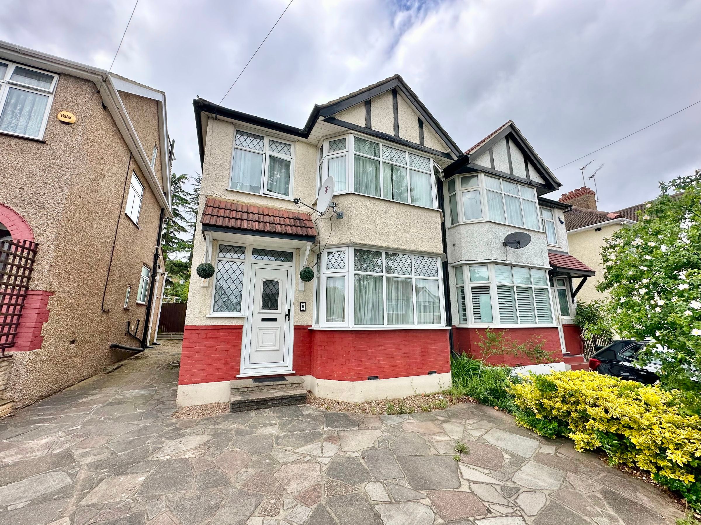 House Lynton Avenue in London