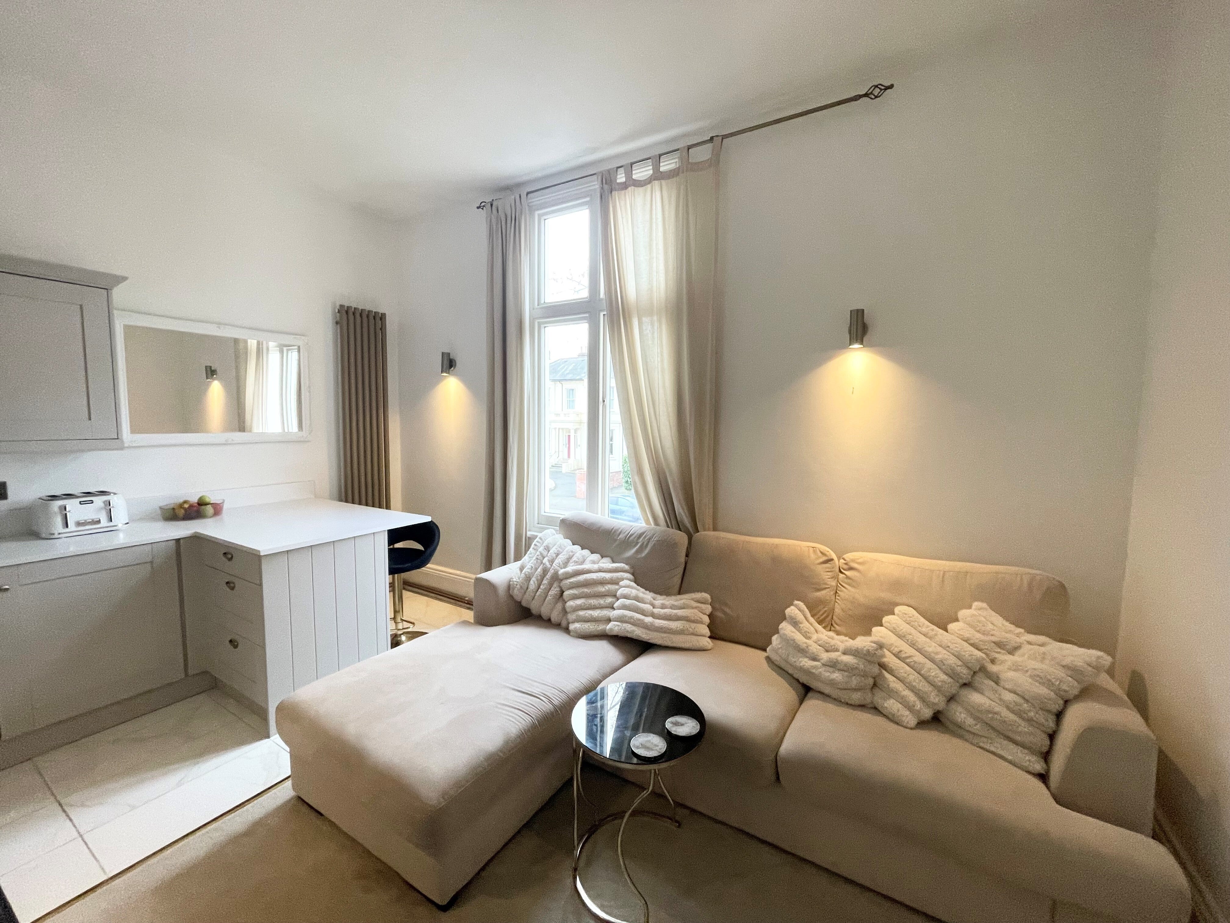 Flat Milverton Terrace in Royal Leamington Spa
