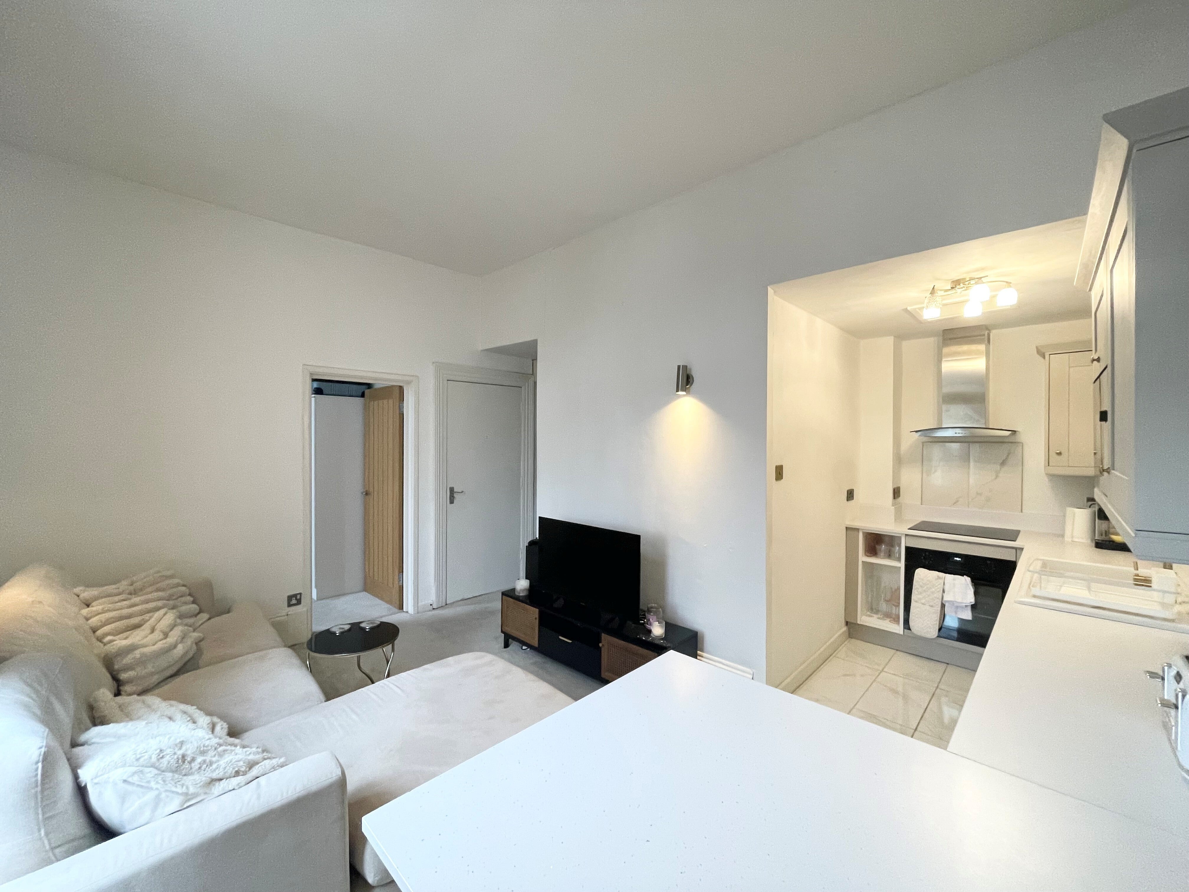 Flat Milverton Terrace in Royal Leamington Spa