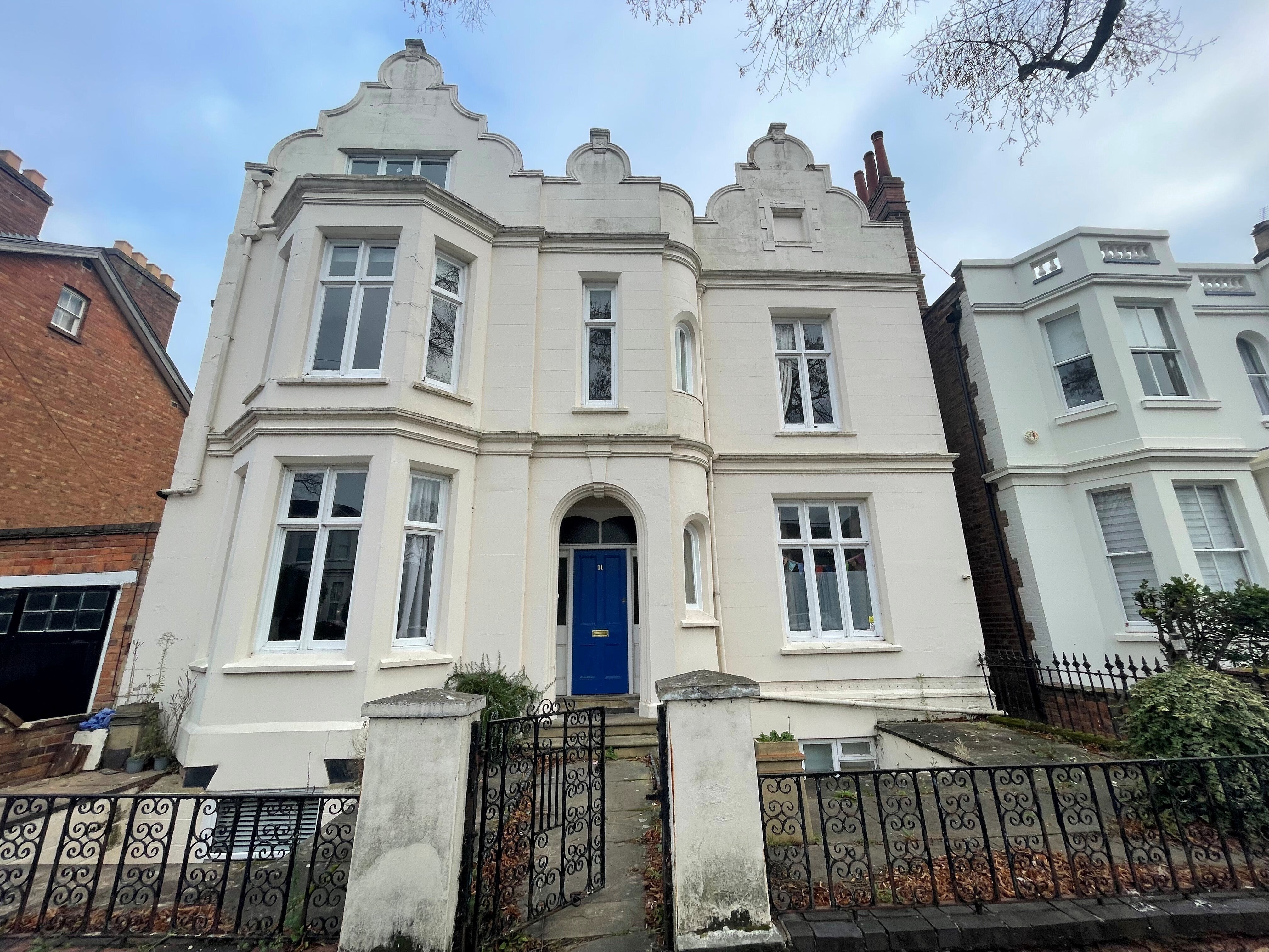Flat Milverton Terrace in Royal Leamington Spa