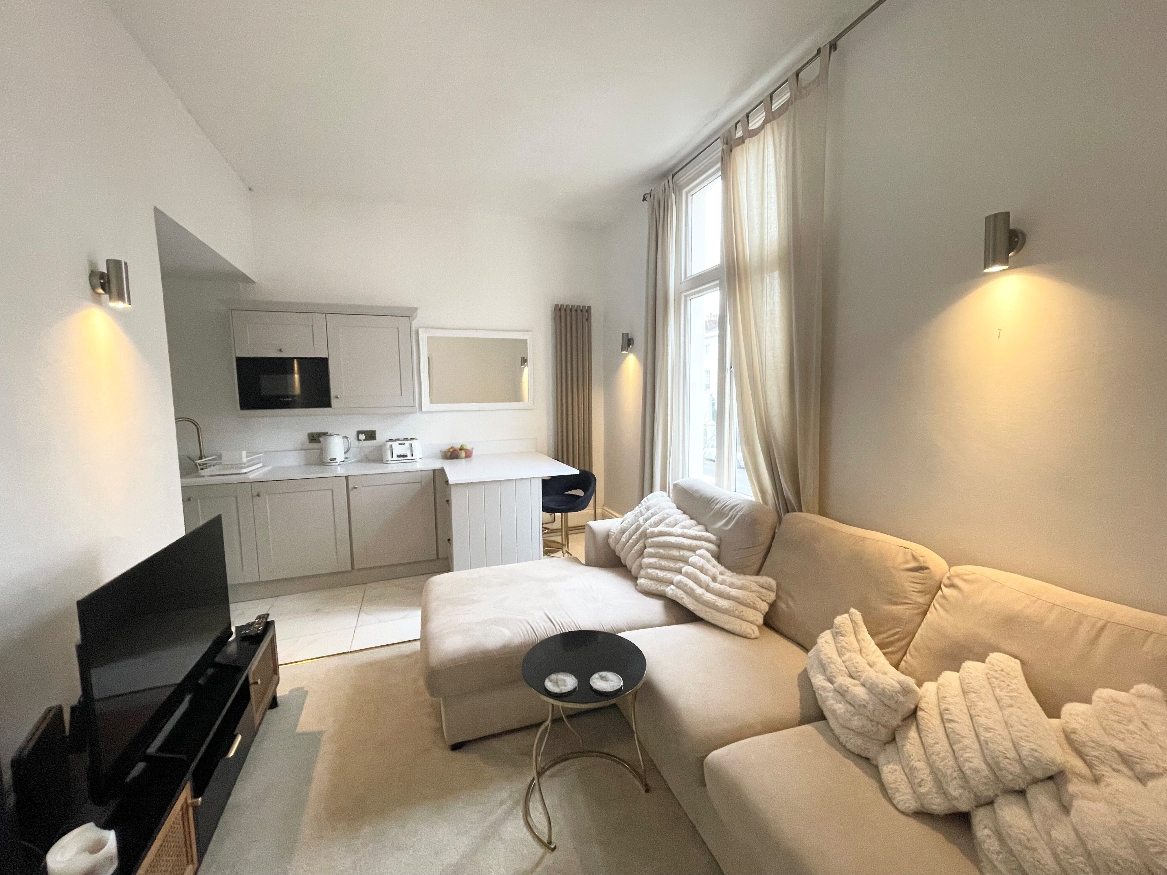 Flat Milverton Terrace in Royal Leamington Spa