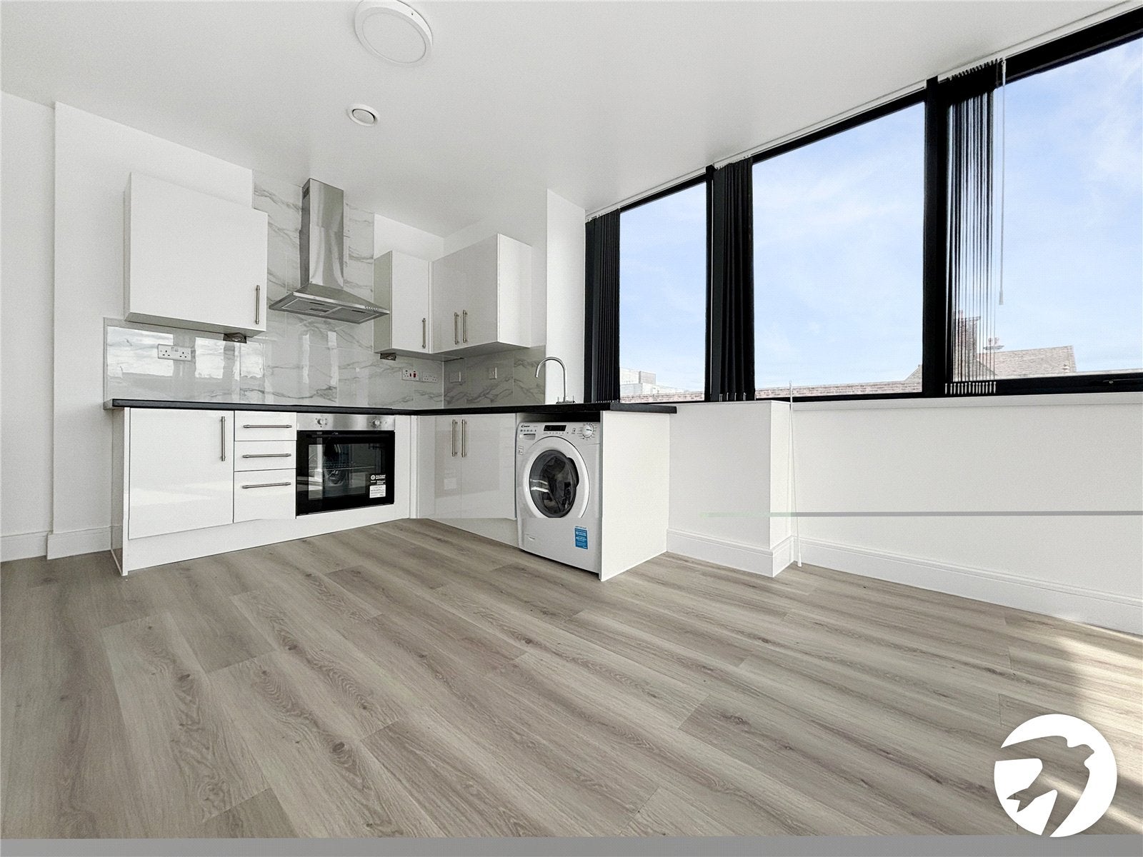 Flat William Barefoot Drive in Greater London