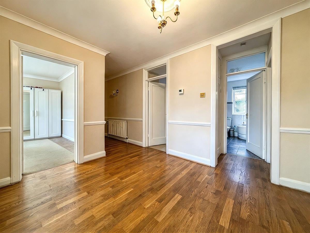 Flat Raymond Road in Greater London