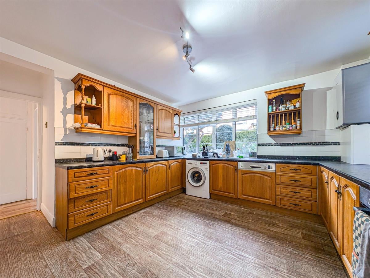 Flat Raymond Road in Greater London