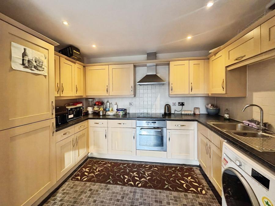 Flat Parkhouse Court in Welwyn Hatfield