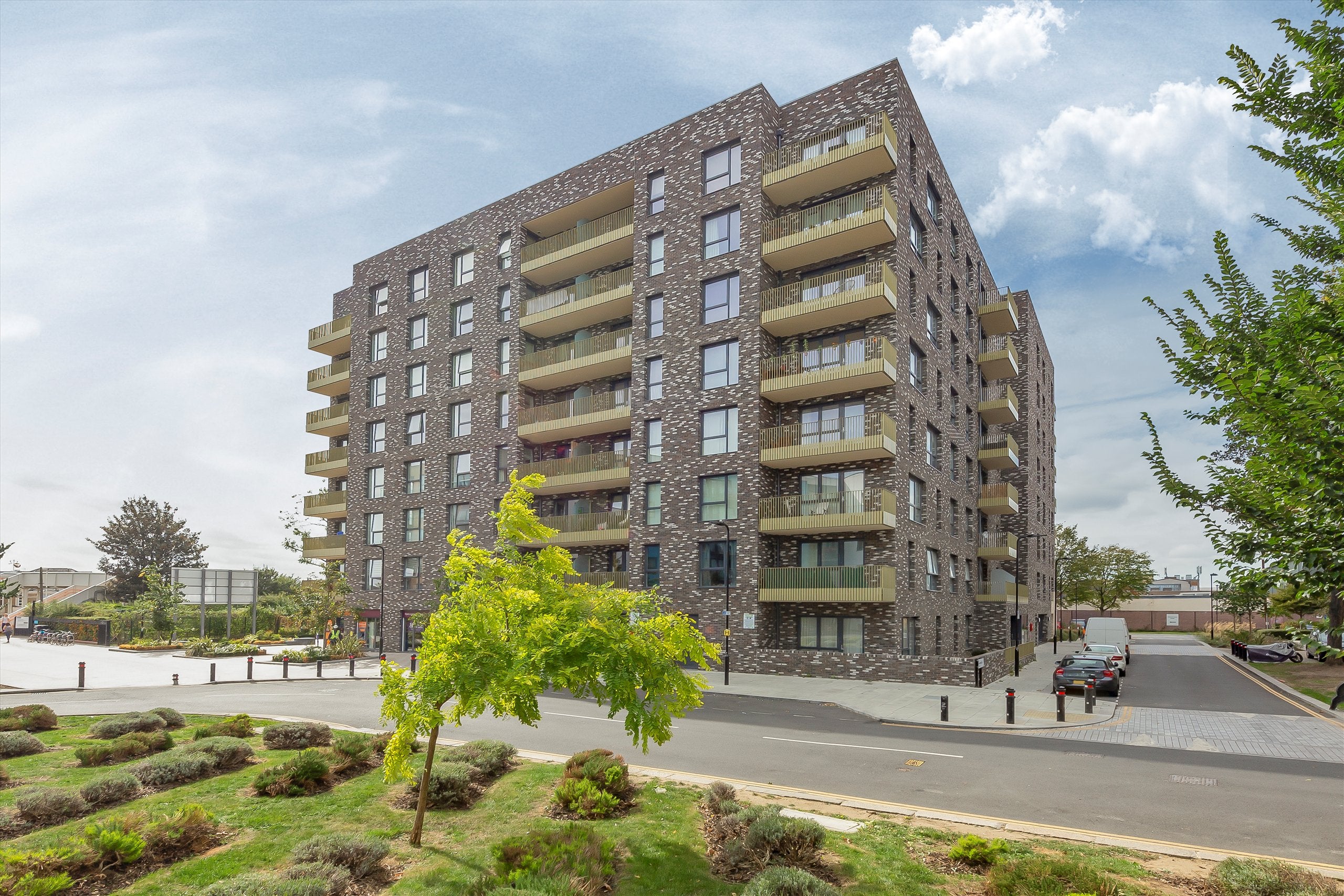 Flat Bassington Road in Greater London
