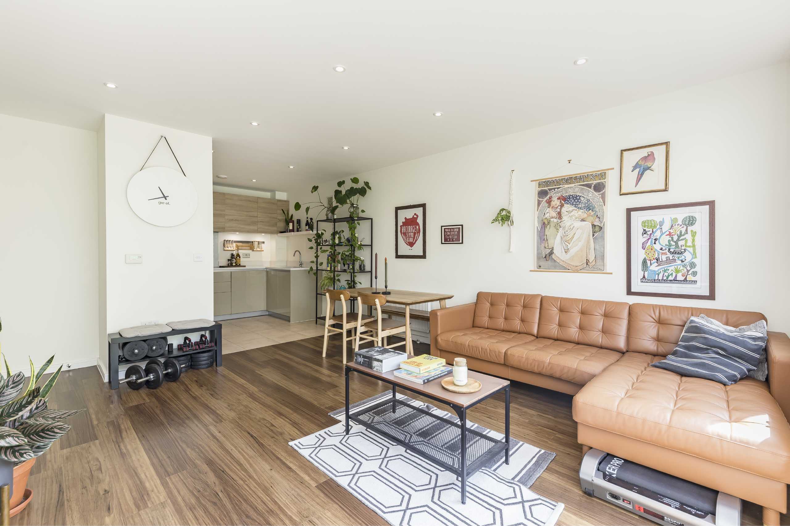 Flat Bassington Road in Greater London