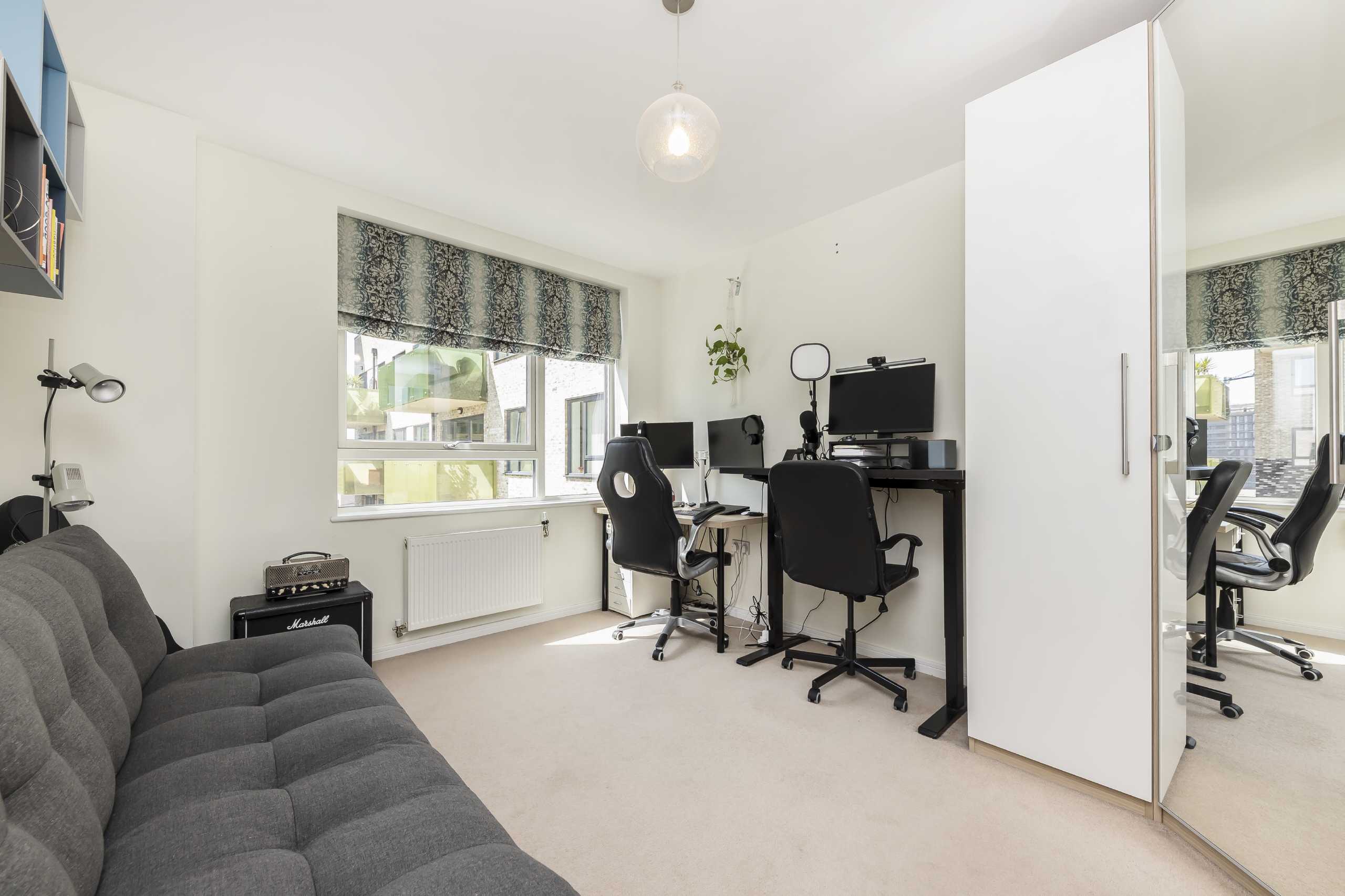 Flat Bassington Road in Greater London