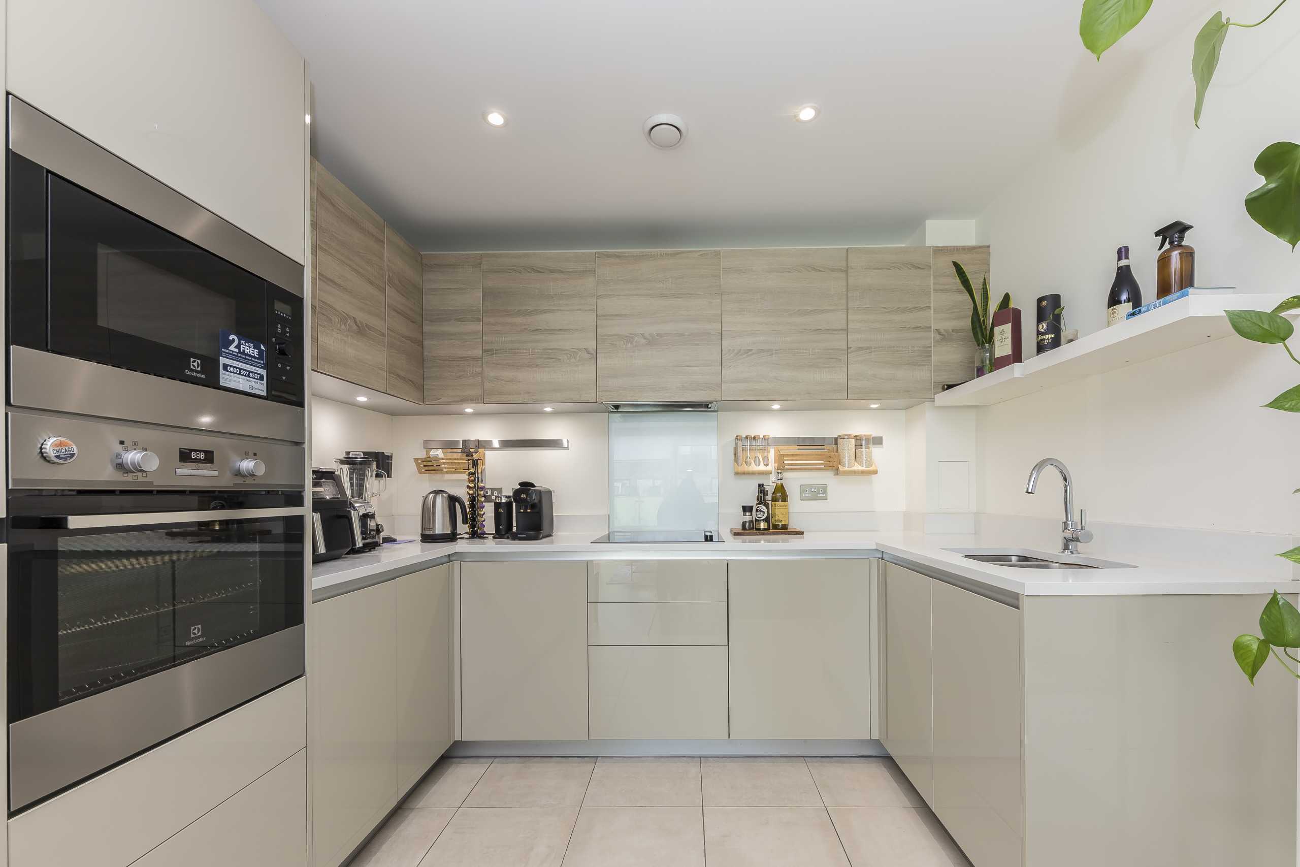 Flat Bassington Road in Greater London