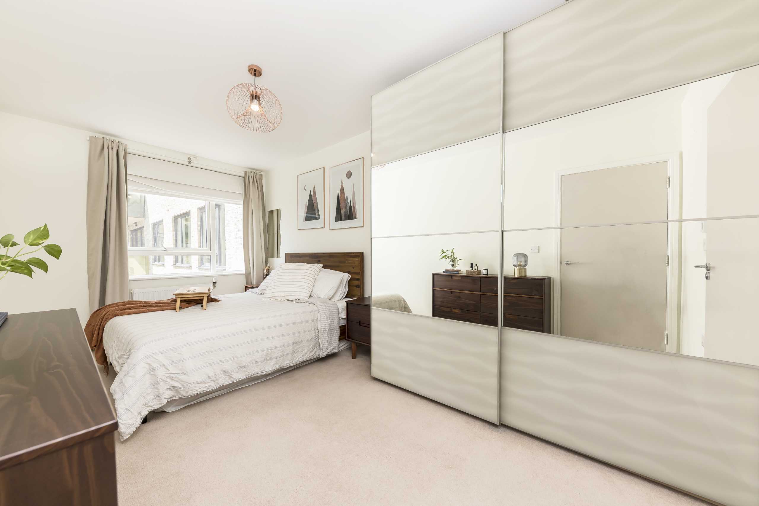 Flat Bassington Road in Greater London