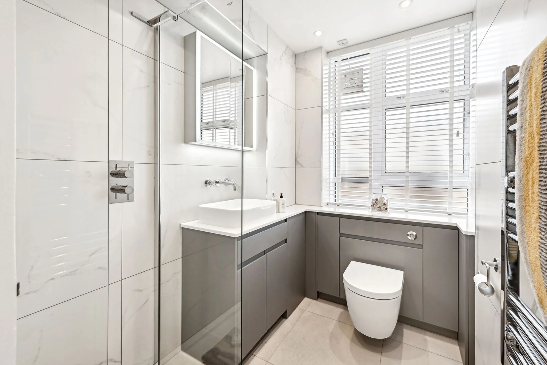 Flat Sloane Street in Greater London