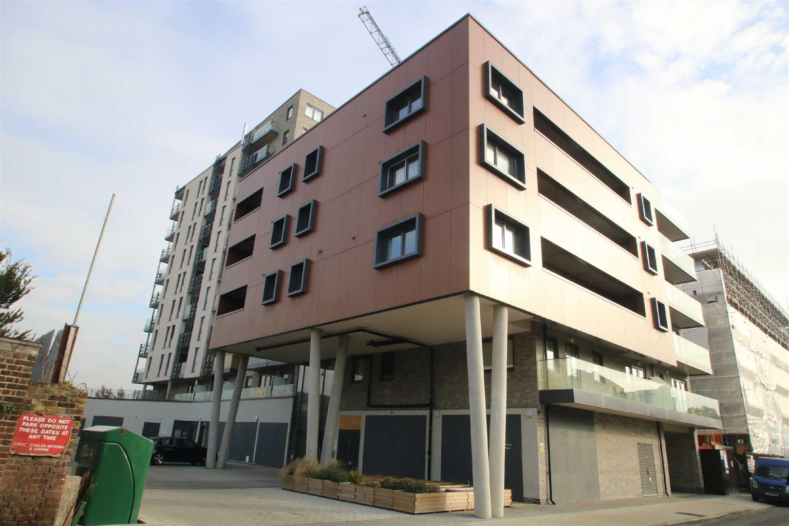 Flat St Ives Place in Greater London
