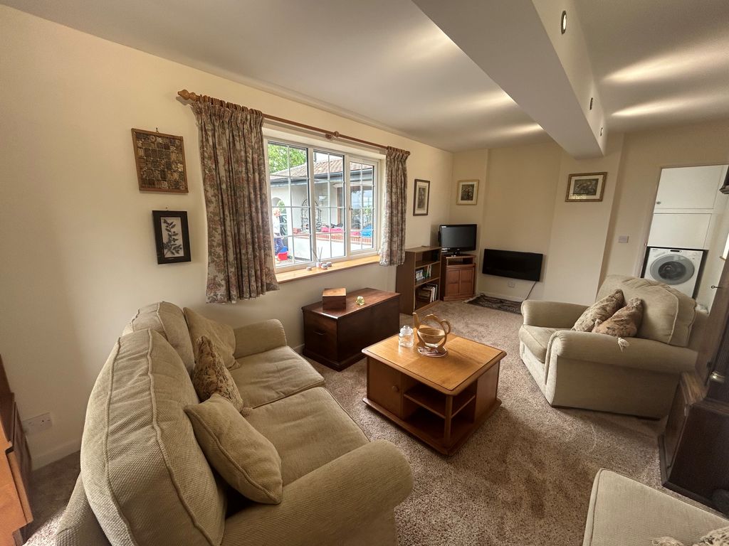 Flat Berry Lane in Wychavon