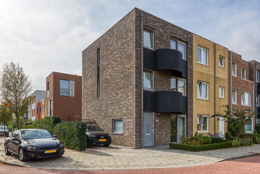 Huis Biancaland 126 in Den Haag