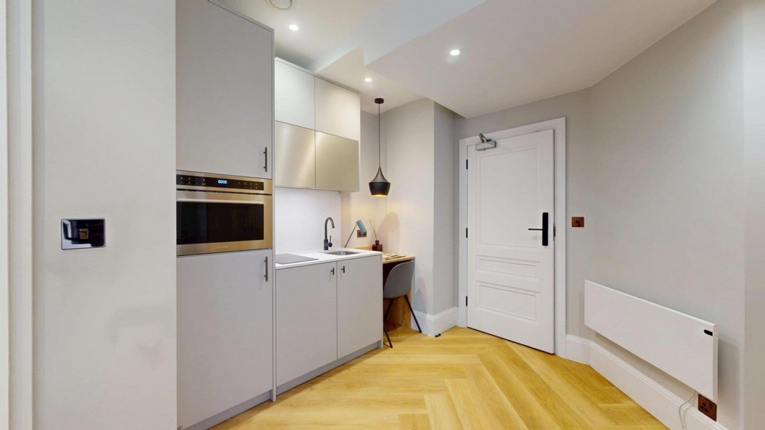 Flat Draycott Avenue in Greater London