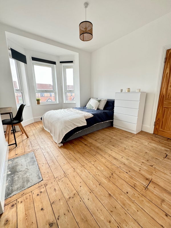 Room Deyne Street in Salford