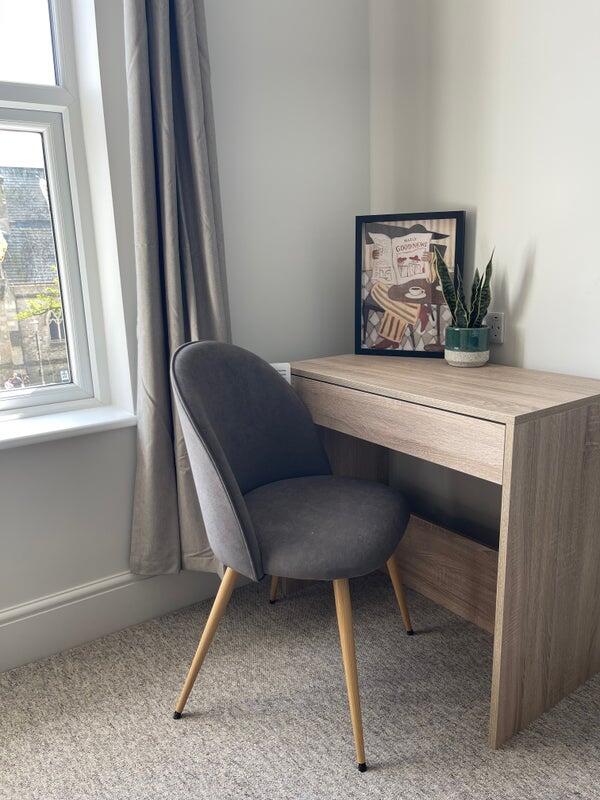 Room Holyrood Street in Newport